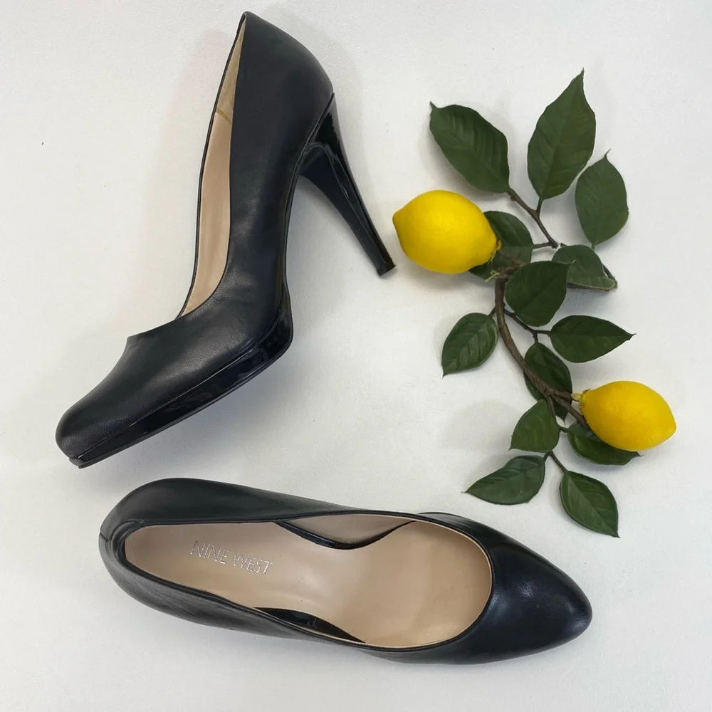 Classic Black Pumps Heels Leather + Patent Leather Heel Preppy Evening Office 10
